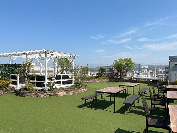 豪華なアウトドアBBQダイニング